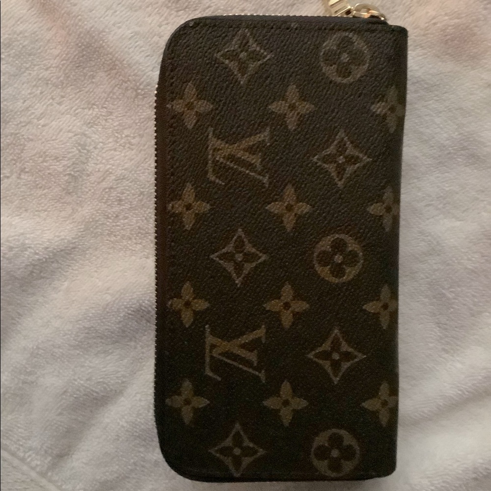 Louis Vuitton Wallet NEW faux with dust bag
